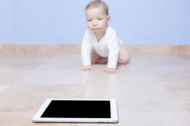 Bir tablet için tarama erkek bebek