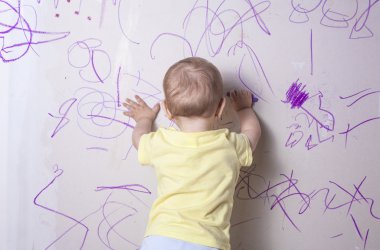 Alçıpan duvara çizim erkek bebek