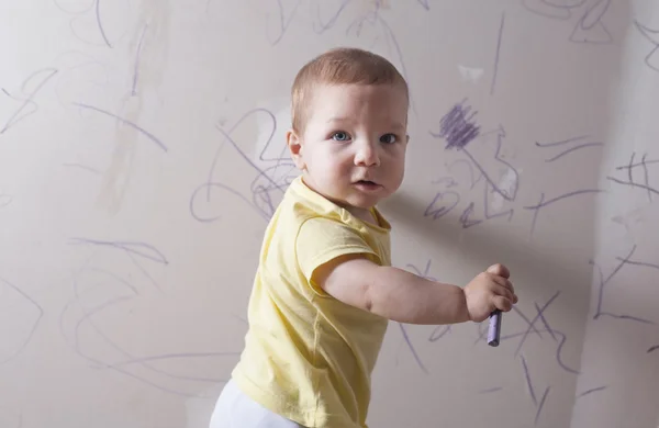 Bebé niño garabateando escritura — Foto de Stock