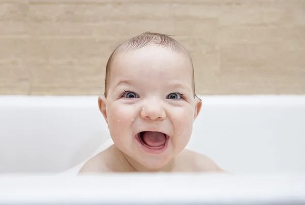아기 욕조에서 재미 — 스톡 사진