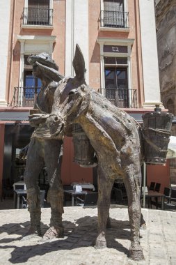 Sürücü sculptorical grubuna su