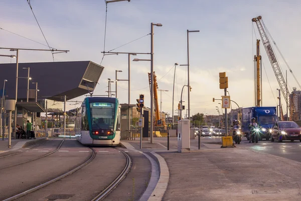 Tram van Barcelona in de schemering — Stockfoto