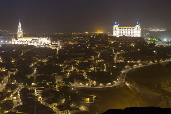 城市景观镇老托雷多在晚上，西班牙 — 图库照片