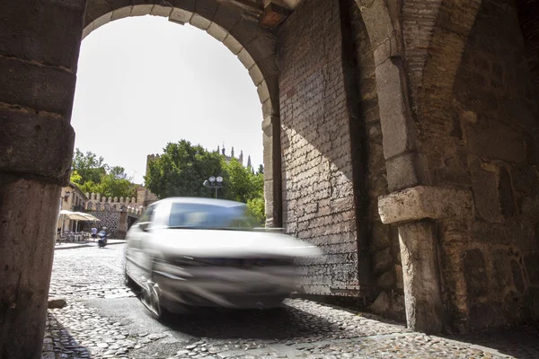 Rijden door de middeleeuwse stad van Toledo, Spanje — Stockfoto