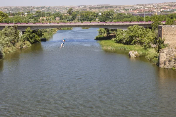 Zip-line přes řeku Tejo, Toledo, Španělsko — Stock fotografie