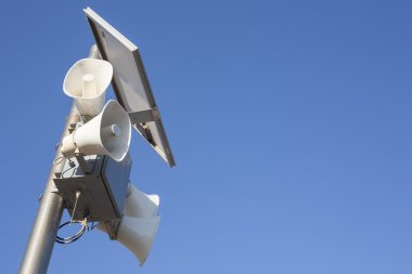 Güneş enerjili megafon kutup