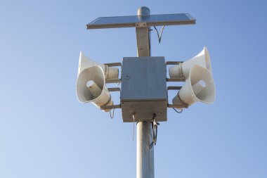 Güneş enerjili megafon kutup