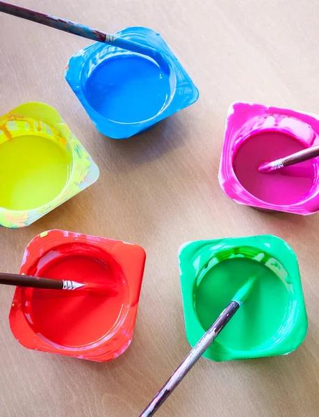 Washable Tempera Rounded Paint Brushes Yogurt Cups Reused Paint Containers — Stock Photo, Image