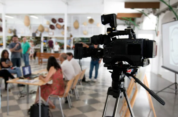 Video Camera Taking Video Conference Hall Seminar Meeting Selective Focus — Stock Photo, Image