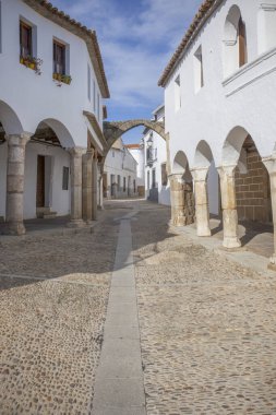Garrovillas de Alconetar, Caceres, Extremadura, İspanya 'nın etkileyici meydanı. Ulusal Tarihi ve Sanatsal İlgi Anıtı