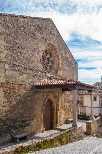 Santa Maria Altagracia教堂 西班牙埃斯特雷马杜拉Caceres Jaraiz Vera的15世纪哥特式建筑 西面入口 — 图库照片