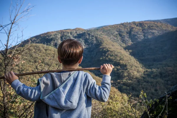 Niño Observando Cascada Del Chorrero Virgen Reserva Natural Garganta Los —  Fotos de Stock