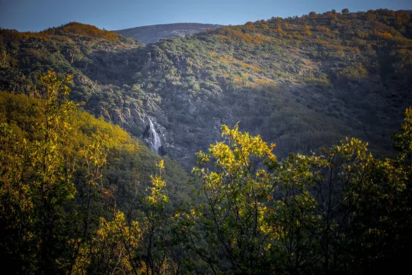 Водопад Озеро Вирхен Природном Заповеднике Гарганта Лос Инфиернос Омадура Испания — стоковое фото