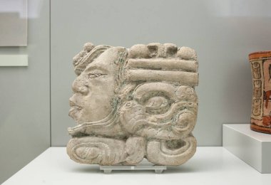 Madrid, İspanya - 11 Haziran 2020 Palenque sayısal sembolü. Maya kültürü, MS 600. Amerika Müzesi, Madrid, İspanya