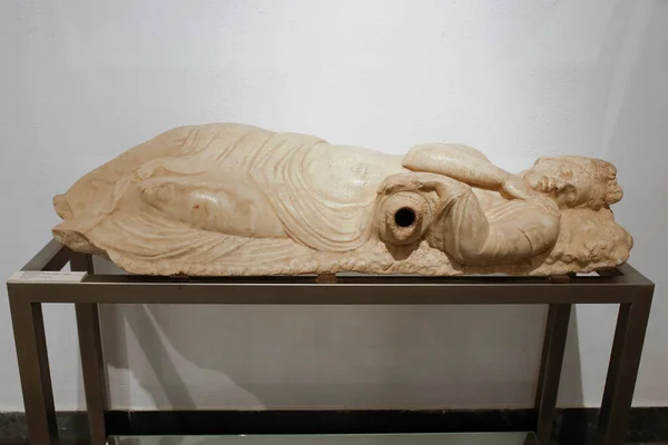 スペインのセビリア 2018年7月7日 ニンフを眠る 像型の噴水 スペインアンダルシア州セビリア考古学博物館 — ストック写真