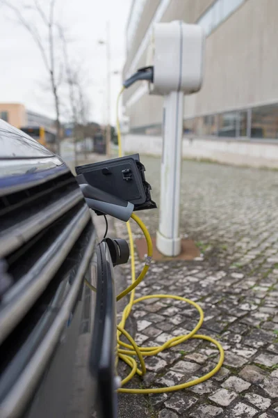 Petrol Electric Hybrid Car Charging Urban Charging Station Selective Focus — Stock Photo, Image