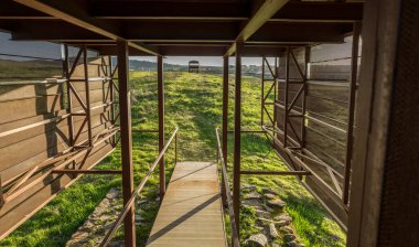 Kuzeydoğu köşesi, 1927 'de Adolf Schulten tarafından kazılmış. Caceres el Viejo Roma Kampı, Extremadura, İspanya