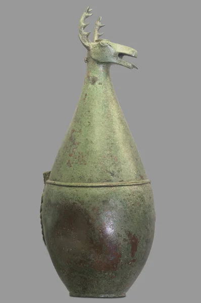 테시안 화병라 자르자 사슴은 청동으로 제품입니다 기원전 Badajoz Archeological Museum — 스톡 사진