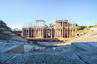 Porticus, Scaenam sonrası Merida Roma tiyatrosu. Avrupa 'nın en büyük ve en kapsamlı arkeolojik sahalarından biri. Extremadura, İspanya