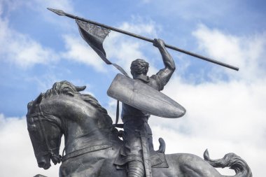 Sevilla, İspanya - 27 Eylül 2020 El Cid Campeador Binicilik Heykeli. Anna Hyatt Huntington tarafından 1927 'de yapıldı.
