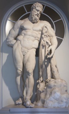 Cadiz, İspanya - 31 Mayıs 2019 Herkül Farnese mermer heykeli. Lysippos 'un bir Yunan orijinalinin Glykon kopyası. Cadiz Müzesi, İspanya