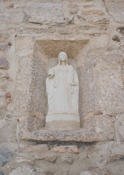 梅里达雕像的欧拉丽亚在大教堂壁龛 西班牙埃斯特雷马杜拉镇20世纪历史的展示 — 图库照片