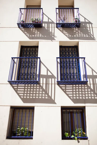Sevilla Blauw Beschilderde Balkons Straat Met Uitzicht Smalle Straatjes Van — Stockfoto