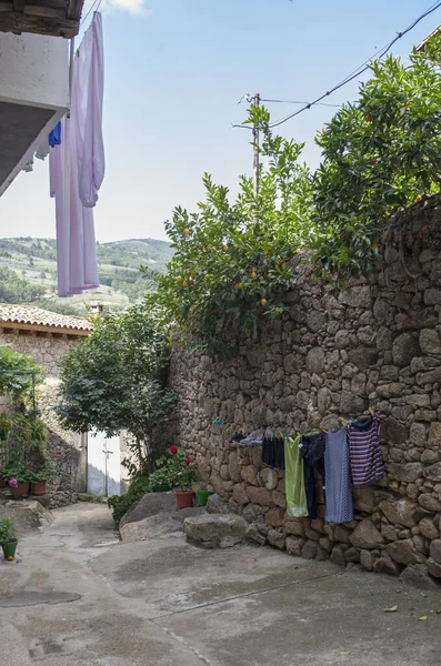 Acebo Bela Cidadezinha Sierra Gata Cáceres Extremadura Espanha Roupas Penduradas — Fotografia de Stock