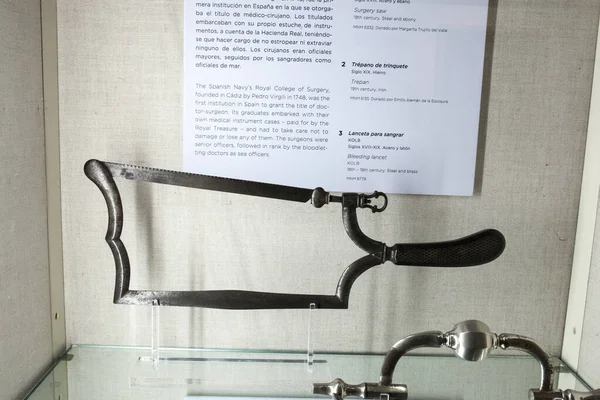 スペインのマドリード 2021年3月6日 18世紀の手術は 鋼と黒檀で作られた見た スペイン マドリード海軍博物館 — ストック写真