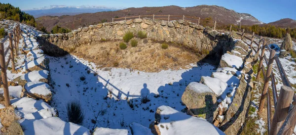 Visitor Shadow Old Corral Lobos Wolves Trap Garganta Extremadura Spain — Stockfoto