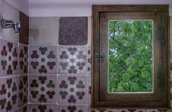 Vintage Rural Hotel Bathroom Covered Old Cement Tiles — Stockfoto