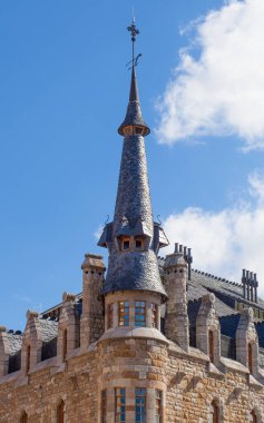 Casa Botines 'de. Antoni Gaudi tarafından tasarlanan modernist bina. Leon, İspanya