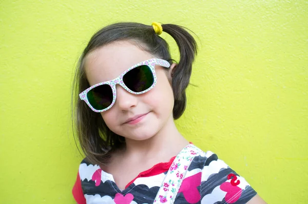 Years Old Little Girl Fashion Dark Sunglasses Green Background Children — Stock Photo, Image