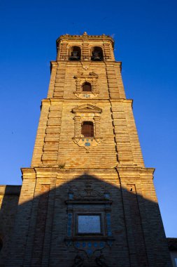 Santiago Havari Kilisesi Kulesi, Montilla, İspanya. Gotik Mudejar tarzı. Gün batımı