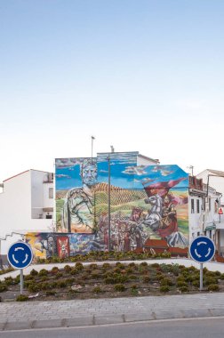 1 Ocak 2020 - Montilla, İspanya: Montilla binasında Munda duvar resmi, Cordoba, Endülüs, İspanya. Ressam Gisel Rosso