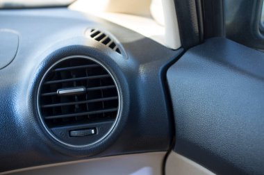 Araba havalandırması ızgara ızgarası. Yakın çekim.