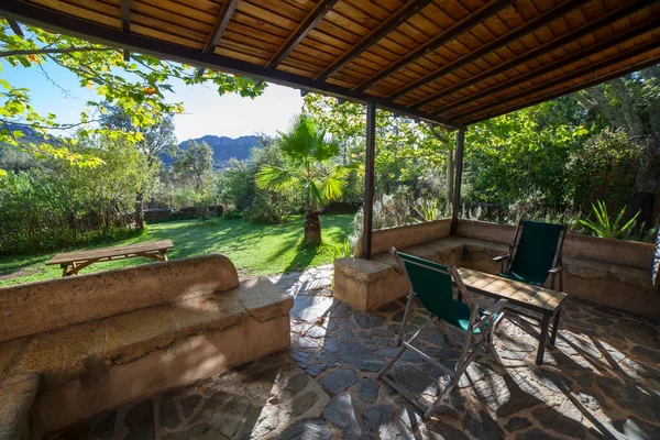 Casa Campo Alpendre Com Cadeiras Lona Dobráveis Conceito Turismo Rural — Fotografia de Stock