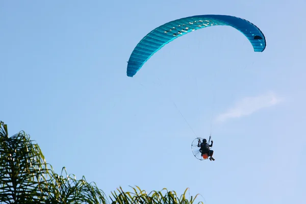 动力的滑翔伞 — 图库照片