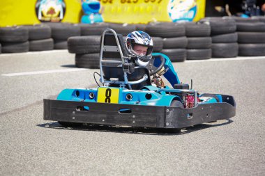 Git bir at arabası eğleniyor insanlar. Yaz sezonu