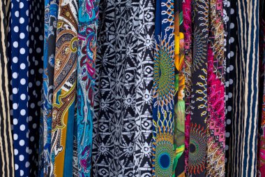 çok renkli kumaşlar