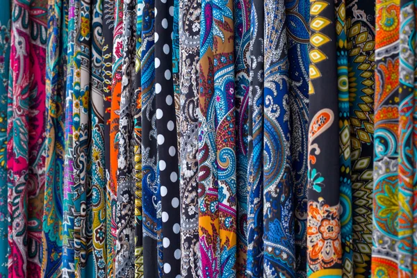 Tecidos multicoloridos — Fotografia de Stock