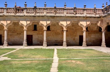 salamanca şehrinde küçük okulların veranda