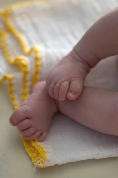 Neugeborener Fuß — Stockfoto