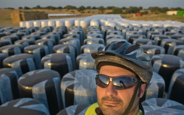 Cyclist over plastic rows — Stock Photo, Image