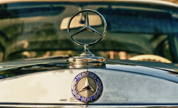 Beige Mercedes-Benz W110 — Stockfoto