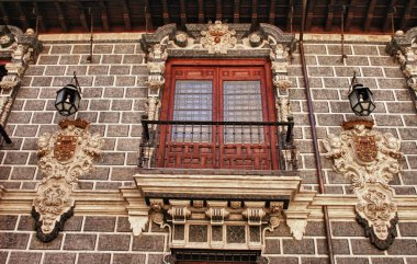 Şehir merkezindeki Sarayı balkon