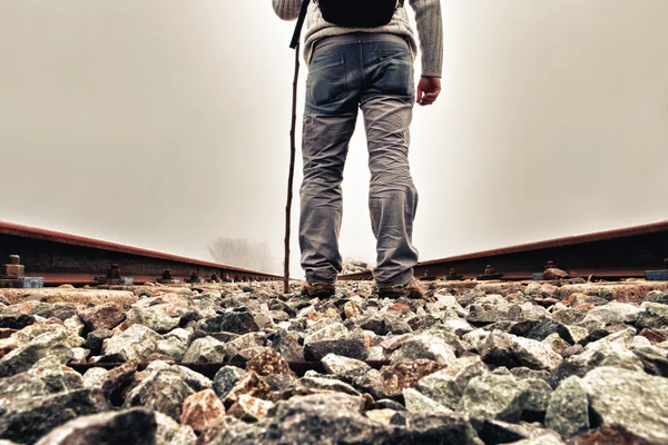 Trekker en ferrocarril — Foto de Stock