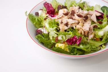 Domates ve kuru üzüm Tavuk salatası