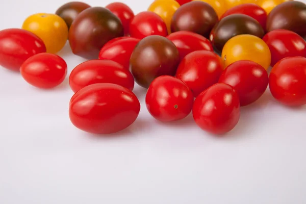 Una manciata di pomodori ciliegini colorati — Foto Stock