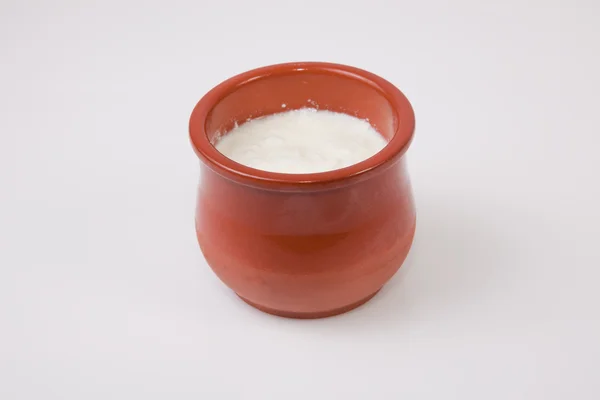 Curd in clay pot — Stockfoto